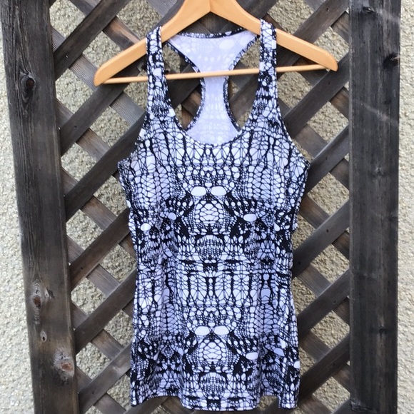 lululemon athletica Tops - Lululemon black & white design tank top racer back